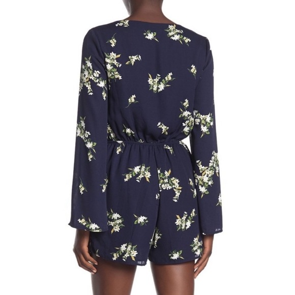 Cupcakes and Cashmere Bell Sleeve Floral Romper - Picture 2 of 10